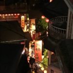 台湾九份にて、夜の街の写真