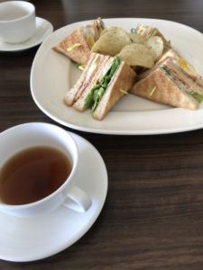 フォルモサ ・アルカディアン・ヴィラホテルで食べた朝食のサンドイッチと紅茶