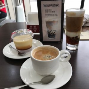 台北故宮博物館にあるカフェのホットコーヒー、プリン、タピオカコーヒー