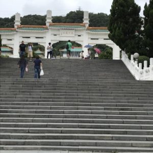 台湾故宮博物院前の長い階段